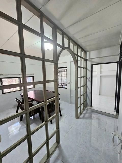 ขาย ทาวน์เฮ้าส์ 2 ชั้น หลังริม ลาดพร้าว 87 ใกล้รถไฟฟ้าสายสีเหลือง สถานีลาดพร้าว 83 ใกล้เลียบด่วน ขายตามรูปเหมาะซื้อรีโนเวท 4