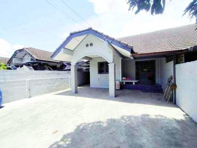 ถนนบางกรวย ไทรน้อย 100 ม. ถนนราชพฤกษ์ 3 กม. เซ็นทรัลเกตเกต 3 กม. MRT คลองบางไผ่ 3 กม. บ้านชั้นเดียวให้เช่า 3 นอน 2 น้ำ 2 1