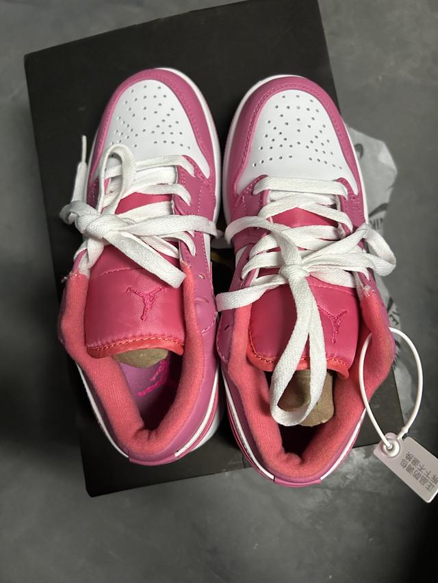 รองเท้าไนกี้จอร์แดนผู้หญิง