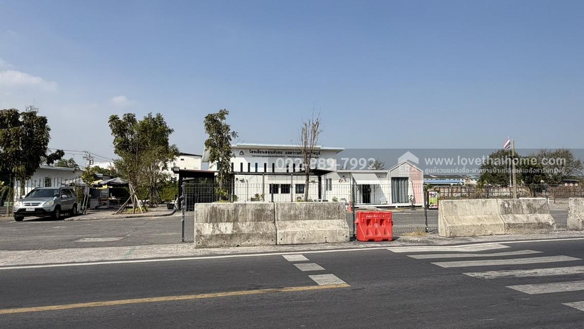 ขายที่ดิน ถนนหทัยราษฎร์ ซอยโรงเรียนโชคชัยหทัยราษฎร์ พื้นที่ 784 ตรว. ขาย 39,500 บาท/ตรว. แปลงสวย ใกล้ตลาดหทัยมิตร 7