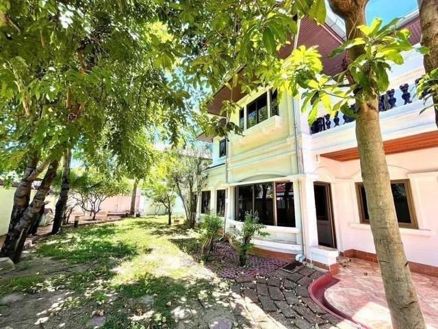 ให้เช่าบ้านเดี่ยว 2 ชั้น 150 ตรว. หมู่บ้านมณียา ท่าอิฐ นนทบุรี หลังใหญ่ มีพื้นที่สวนกว้าง 2