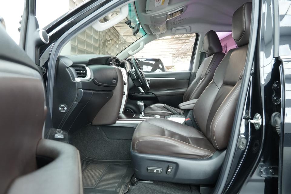 2020 TOYOTA FORTUNER 2.4 V 2WD SUV สีดำ เลขไมล์ 85055 กม. 14
