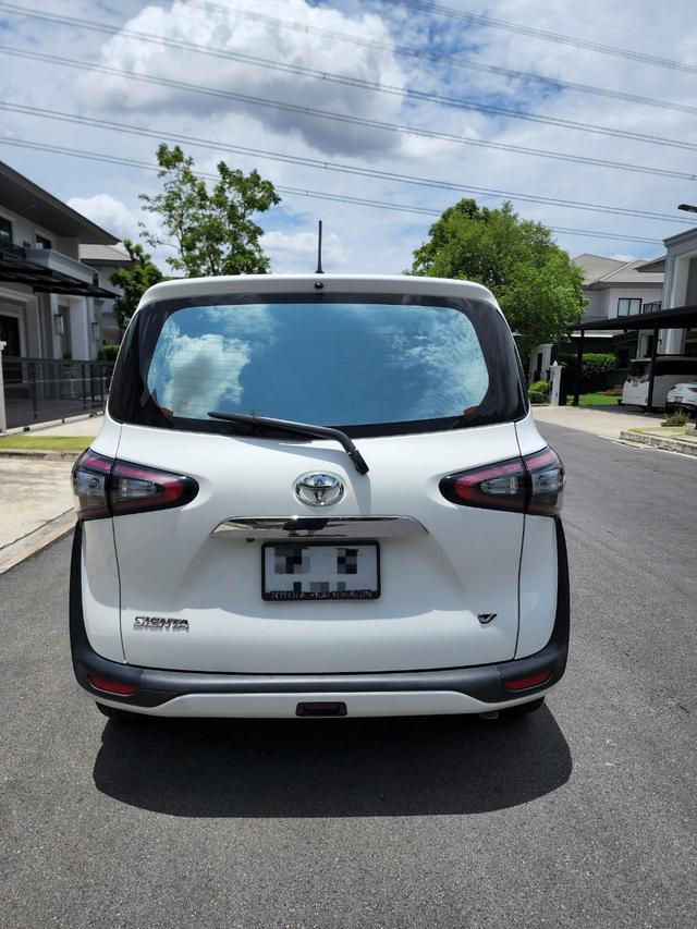 TOYOTA SIENTA 1.5V AUTO 1