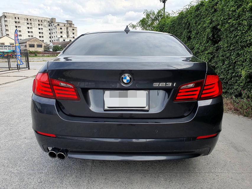 19 BMW 523I HIGHLINE เครื่อง 2.5 ปี 2012 เกียร์ออโต้ TOP สีเทา  3