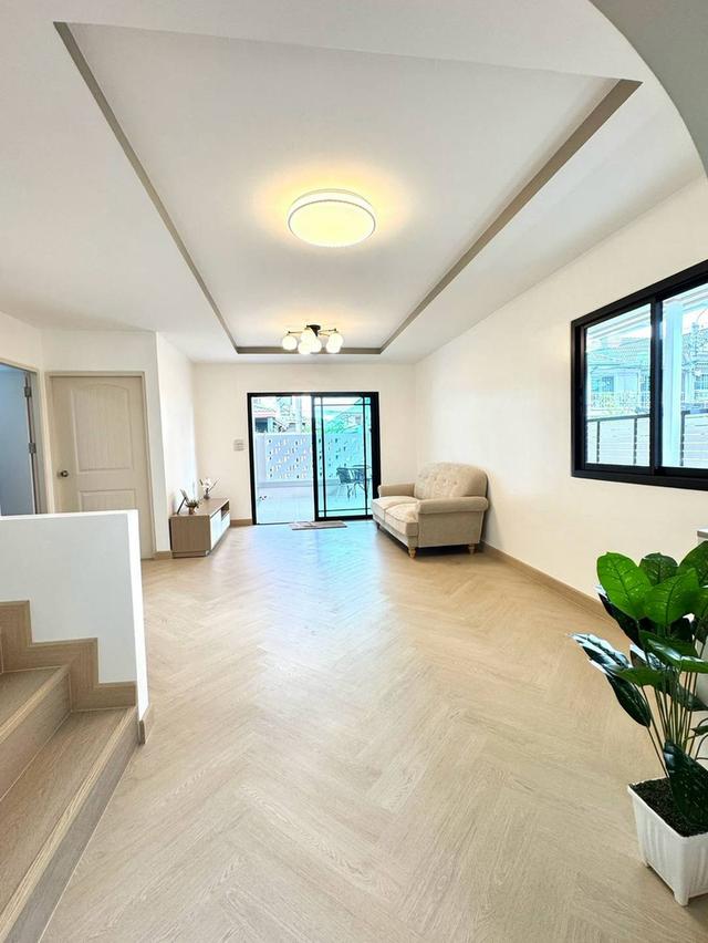 หมู่บ้านพฤกษา14A วัดลาดปลาดุก  ทาวน์เฮาส์ 2 ชั้น หลังมุม ตกแต่งใหม่พร้อมอยู่ มีห้องนอนชั้นล่าง 13