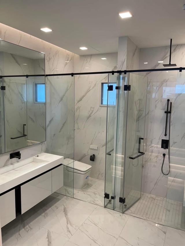 Luxury 3-Story House with Private Elevator at Vive Ekamai–RamintraModern design, fully furnished, dog-friendly, and easy access to the expressway. 13