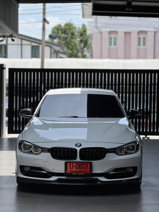 BMW 320i Sport 2