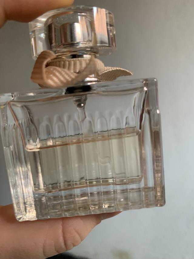 ส่งต่อ Chloé Les Mini Chloé 20mlโบว์ครีม 🤍 กลิ่นสะอาดคุณหนูมากเหลือเยอะ ใช้ไปไม่กี่ครั้ง (ดูระดับตามรูปได้เลยค่ะ)