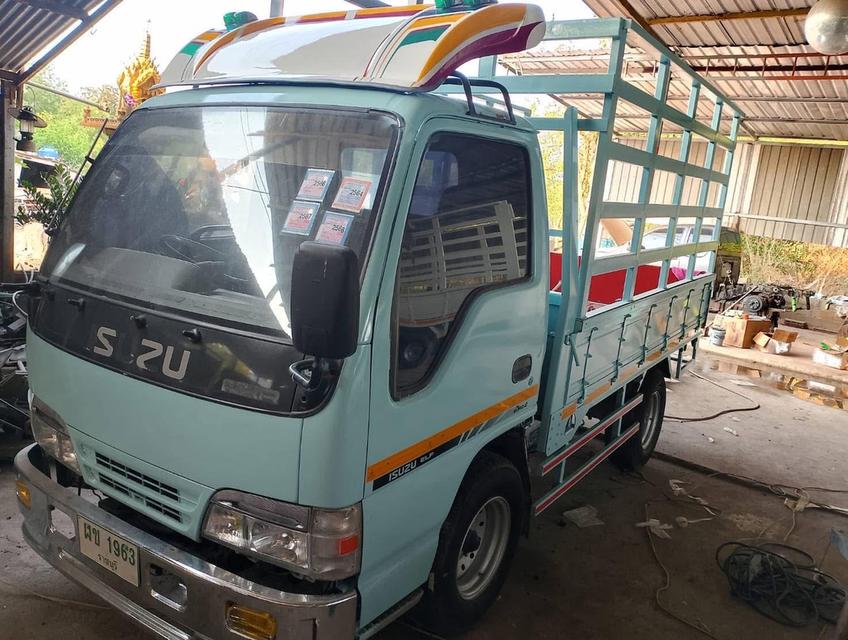 รถบรรทุก Isuzu NKR ปี 2005