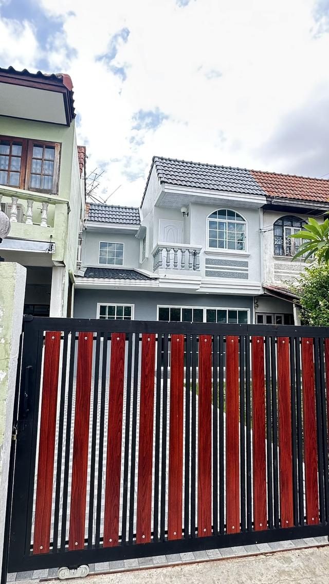 ขายทาวน์เฮาส์ 2 ชั้น หมู่บ้านบัวทอง  จ.นนทบุรี 1