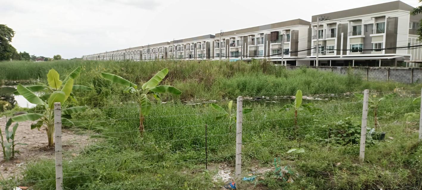 ชายที่ดิน 16 ไร่เศษ ถนนรามคำแหง ใกล้ทางขึ้นด่วนมอเตอร์เวย์ 1