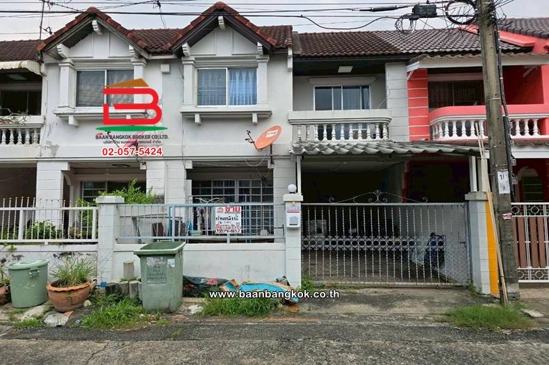 ทาวน์เฮาส์ เนื้อที่ 26.3 ตร.ว. หมู่บ้านพูนสิน 4 (ซอยจ่าโสด แยก 5), ใกล้ BTS แบริ่ง ถนนทางรถไฟสายเก่าปากน้ำ แขวงบางนาใต้ เขตบางนา 1