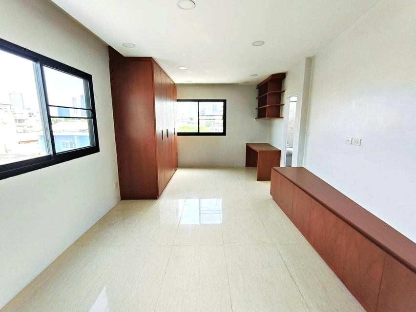 ขายอาคารพาณิชย์ 4 ชั้น 15.4 ตร.ว. ซ.เจริญราษฎร์ 5 แยก 4 สภาพพร้อมอยู่ ตกแต่งอย่างดี 6