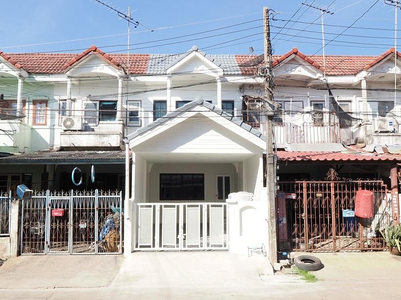 Clearance Sale ทาวน์เฮ้าส์ 2 ชั้น ม.รินทร์ทอง ขนาด 16 ตร.ว. 2นอน 2น้ำ 1จอดรถ บ้านสวยมาก ทำเลดี วัสดุพรีเมี่ยม รีโนเวทใหม่ พร้อมเข้าอยู่ได้ทันที 1