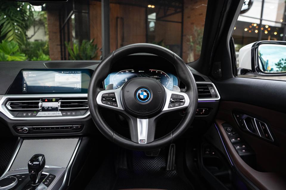 BMW 330e M Sport Plug-in Hybrid ปี2022📌𝟯𝟯𝟬𝙚 เข้าใหม่วิ่งน้อย 🛠พร้อม 𝘽𝙎𝙄 & 𝙒𝙖𝙧𝙧𝙖𝙣𝙩𝙮 ถึง 2027 4