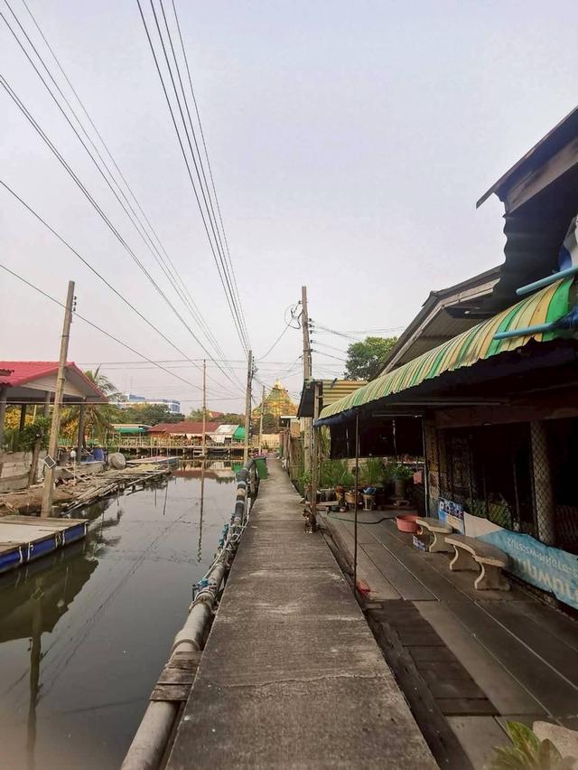 ที่ดินเปล่า เป็นสวนเก่า ติดโครงการปมู่บ้านแลนด์แอนด์เฮ้าส์ เพิ่งสร้างเสร็จใหม่ ธรรมชาติร่มรื่น ติดคลองบางมด 4