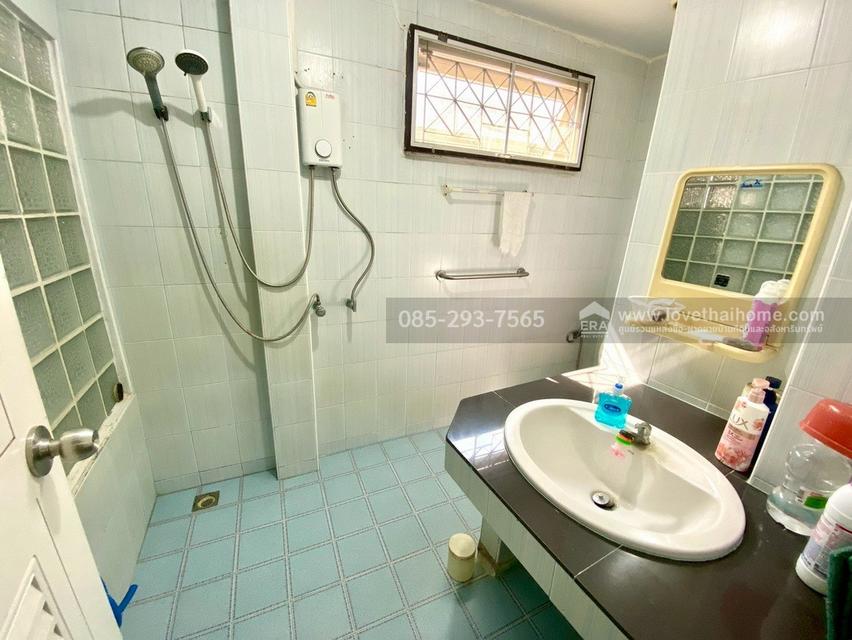 ขายบ้านเดี่ยว 2 ชั้น ซอยนวมินทร์42 พื้นที่ 95 ตารางวา ขาย 16.5 ล้านบาท ทำเลดีมาก ถนนเมน เข้าซอยเพียง 100 เมตร ใกล้เดอะมอลล์บางกะปิ 5