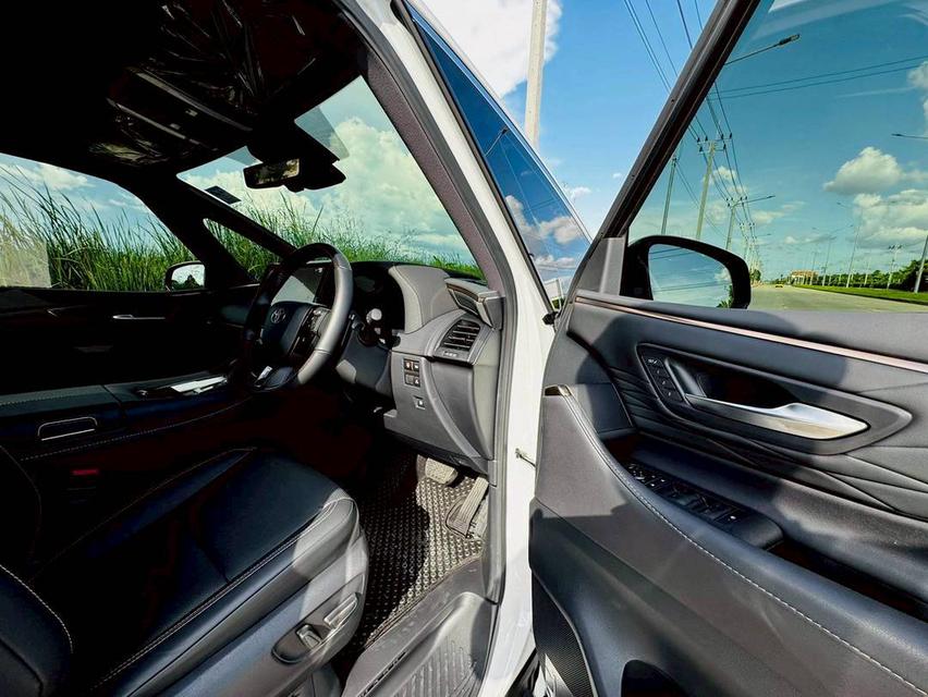 ALPHARD 40 2.5 HYBRID Z E-FOUR  11