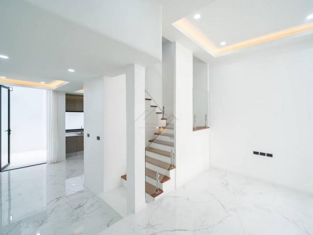 ขาย Townhome 3 ชั้น 250 ตร.ม. ซอยสุขุมวิท 15 ติดโรงเรียนนานาชาติ NIST และ 5 นาที ถึง BTS อโศก 3