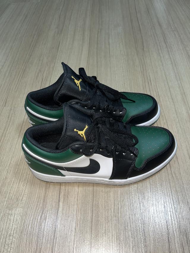 Nike jordan 1 low green toe
