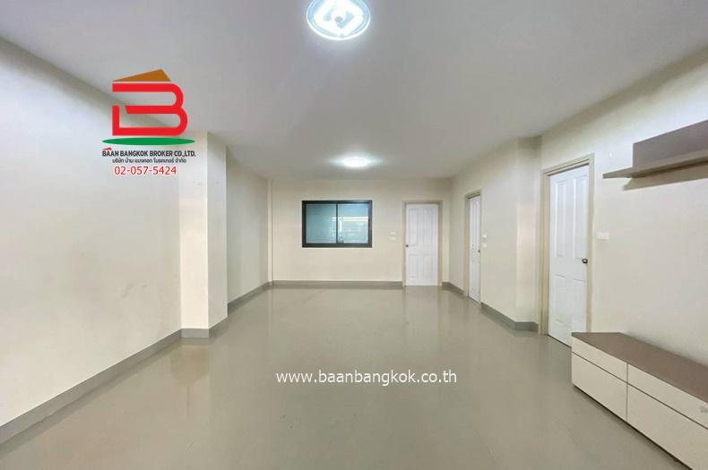 ทาวเฮ้าส์ 2 ชั้น รัชธานี 11 (ใกล้โรงพยาบาลมหาวชิราลงกรณธัญบุรี) เนื้อที่ 21.4 ตรว. ตำบลบึงน้ำรักษ์ อำเภอธัญบุรี จังหวัดปทุมธานี 9