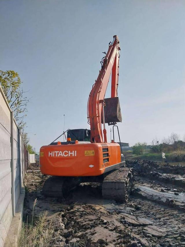 HITACHI ZX210LC-5G 4