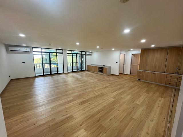 ขายคอนโดมิเนียม Low Rise บ้านจันทร์ ทองหล่อ Baan Chan Condominium Thonglor ขนาด 156 ตร.เมตร รีโนเวทใหม่ ห้องมุม บิ้วอิน 4