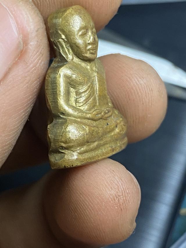 รูปเหมือนปั๊มหลวงพ่อเงิน วัดบางคานปี พิมพ์มือเลขแปดฐานแคบ (ฐานรักบี้) พ.ศ. 2515 ออกวัดมูลเหล็ก