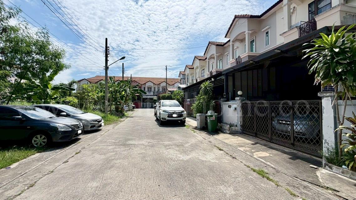 ทาวน์เฮ้าส์ เค.ซี. รามอินทรา 6 พระยาสุเรนทร์ 45 หน้าบ้านไม่ชนใคร 3