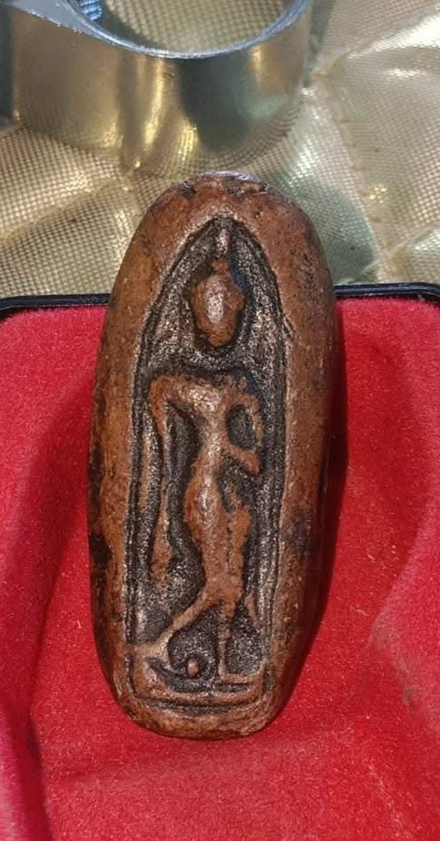 พระลีลาเม็ดขนุน