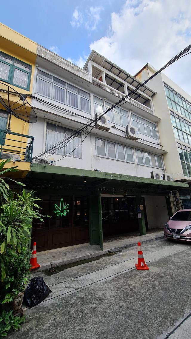 ให้เช่า อาคารพาณิชย์ 3 ชั้น 3คูหา 1