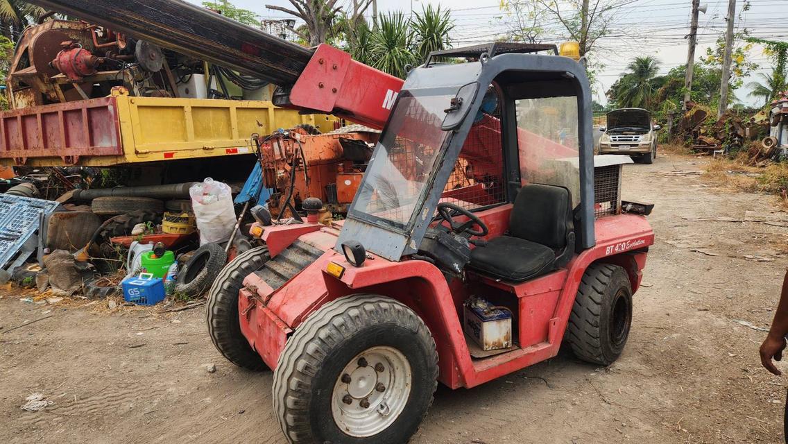 าย รถยก โฟล์คลืฟต์ บูมยื่น Manitou ยกได้ 2 ตัน เกียร์ออโต้ เสาสูง 4.5 เมตร งากระดก เก่านอกแท้