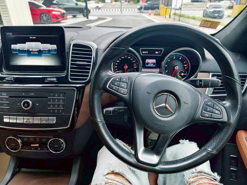 รหัสรถ KPV3833 2018 BENZ GLE-500e  สีดำ 5