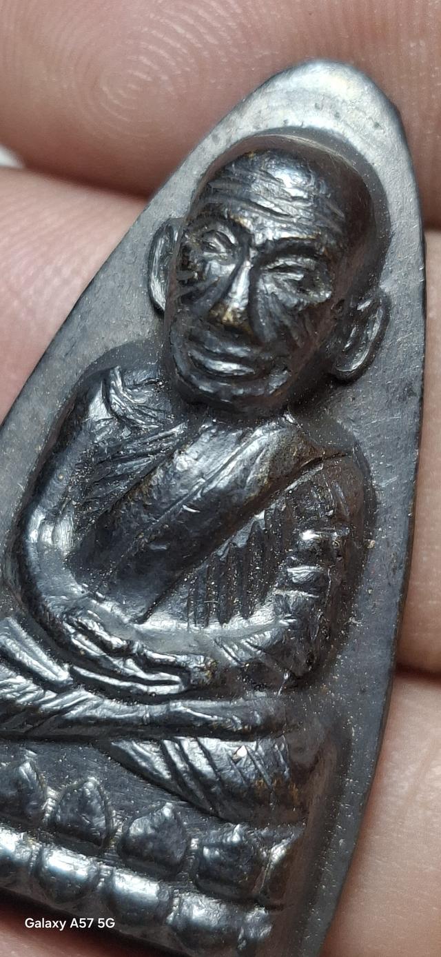 หลวงปู่ทวดวัดช้างให้ปี 05 บล็อกวงเดือน