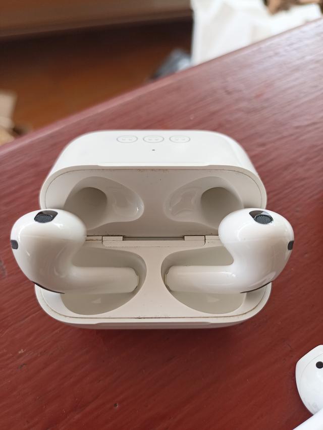 ขายหูฟัง AirPods 5 อัน