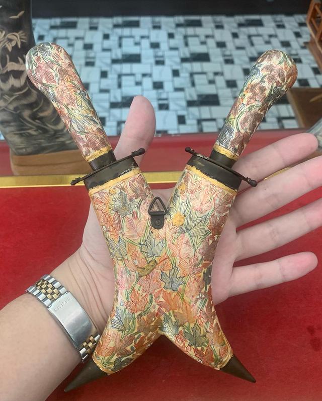 ชุดมีด-ซ่อม ฝักไม้เขียนลาย