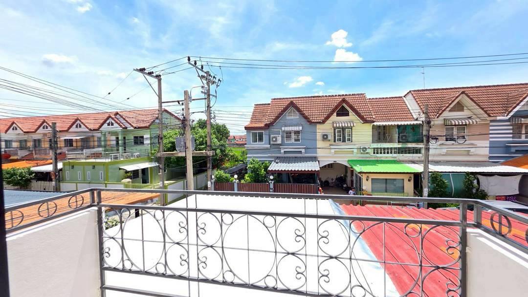 หมู่บ้าน ณ นนท์  (ต้นซอยวัดลาดปลาดุก) ทาวน์เฮาส์  2 ชั้น บ้านตกแต่งสวยพร้อมอยู่  ต่อเติมครัวและโรงรถ 19
