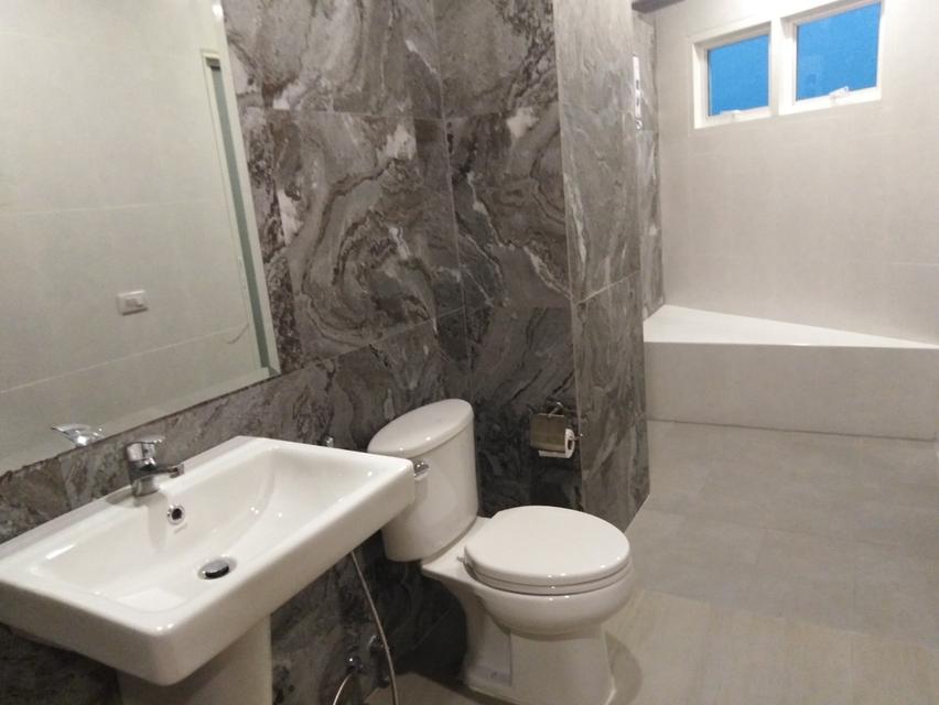 🏢🌟คอนโดย่านเศรษฐกิจ พร้อมอยู่ ห้องสวย วิวเมือง เดินทางสะดวก!  2