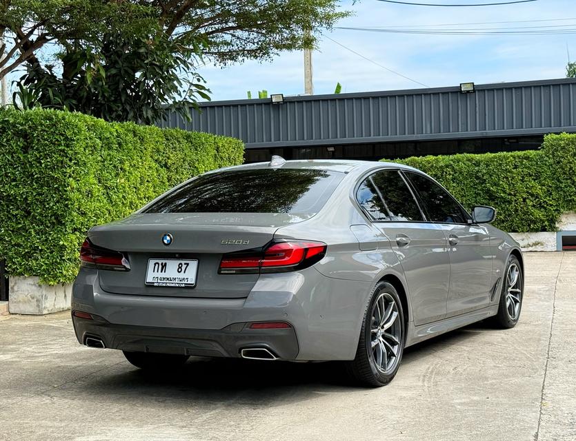 2022 BMW 520D MSPORT LCI รถมือเดียวออกป้ายแดง รถวิ่งน้อย ประวัติศูนย์ครบ ไม่เคยมีอุบัติเหตุครับ 2