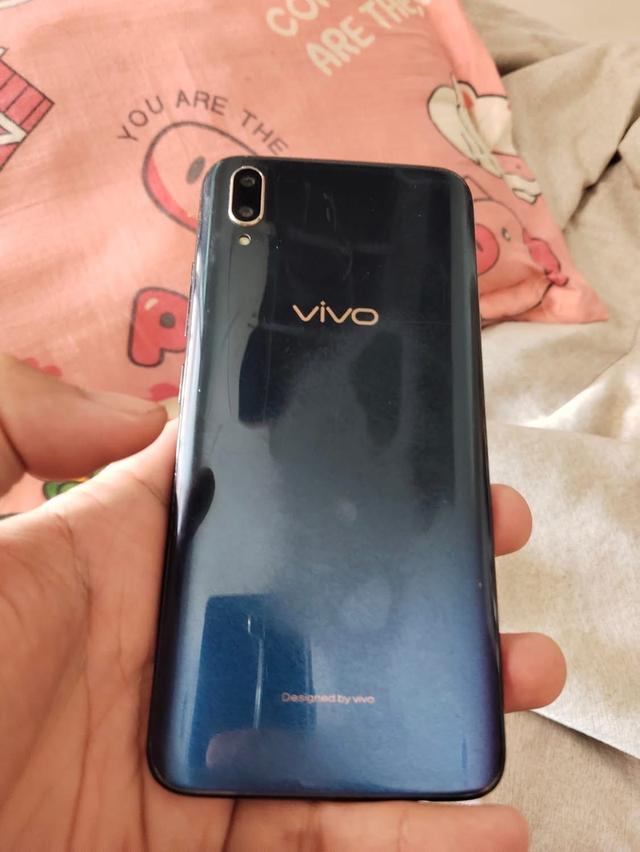 ขายโทรศัพท์รุ่น Vivo V11 3