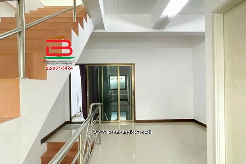 บ้านเดี่ยว เนื้อที่ 119.8 ตร.ว. หมู่บ้านผกามาศ (ปรีดีพนมยงค์ 14) ถนนสุขุมวิท แขวงประเวศ เขตประเวศ 10