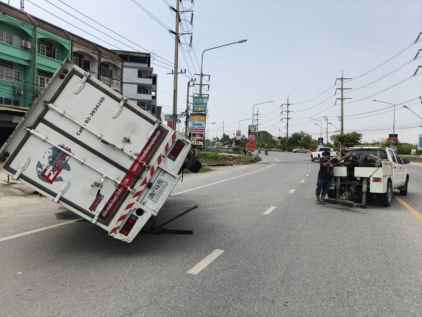 มีuริการทั้งรถเล็ก-รถใหญ่-รถบรรทุกทั้งคัน(สไลท์) รถยกแบบช้อนล้อ ได้มาตรฐาน 083-915-5619 083-256-5915 รูปที่ 3