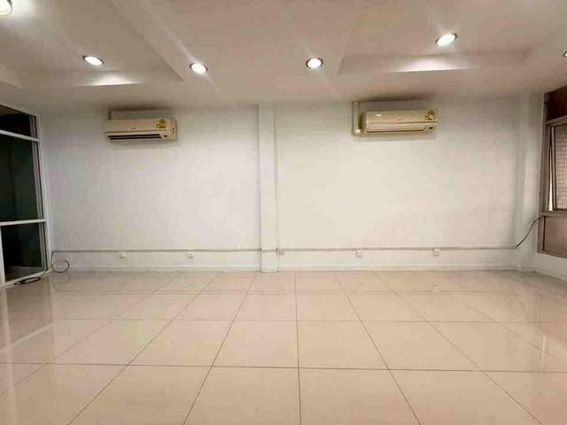 ให้เช่าอาคารพาณิชย์ 3.5 ชั้น + ดาดฟ้า ถนนพระราม 4 เดินทางสะดวก เหมาะทำธุรกิจ 9