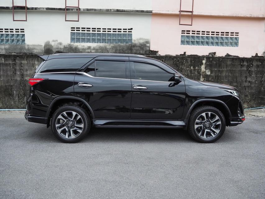 TOYOTA FORTUNER 2.8 LEGENDER BLACK TOP 4WD ปี 2022 4