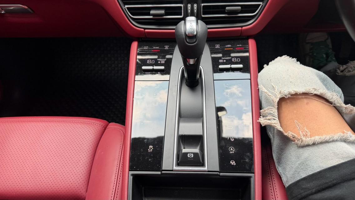 2022 PORSCHE MACAN 2.0 Facelift สี crayon ภายในแดง Milage 42,XXX KM Option ล้นสุด ออกศูนย์ B auto ปี 22 รูปที่ 11