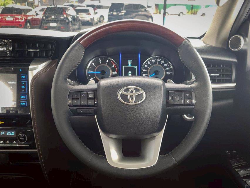 TOYOTA FORTUNER 2.4 V 2WD ปี 2019 6