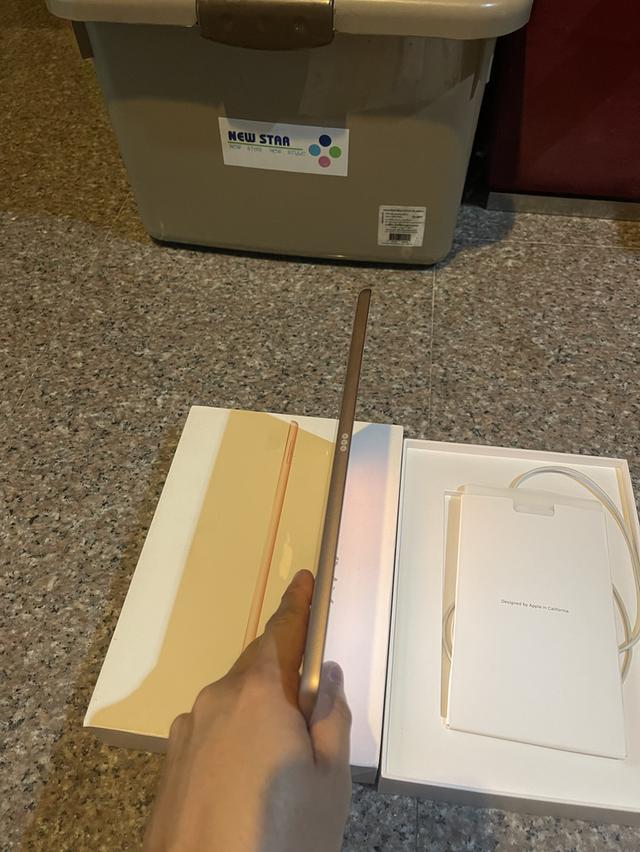 ขายiPadGen8สีRose Gold32กิ๊กสูนTrueมีกล่องไร้รอยตกสภาพนี้หายากมากๆใช้งานดีทุกๆฟังชั้นถูกๆ