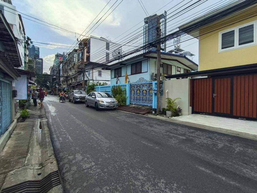 ขายที่ดินแปลงเล็ก 27 ตรว เหมาะทำที่อยู่อาศัยหรือการค้ามาก ทำเลเจริญไม่ไกลรถไฟฟ้า ห้วยขวาง ขายบ้านเก่า ต้องสร้างใหม่ 27 วา ทำเลไม่ไกลรถไฟฟ้าใต้ดินห้วยข 8