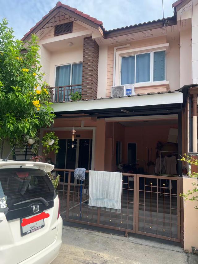 บ้าตทาวเฮ้า 2 ชั้น 3 ห้องนอน 2 ห้องน้ำ 1 ห้องโถง 1 ที่จอดรถ ต่อเติมครัวและหน้าบ้านเรียนร้อยแล้ว