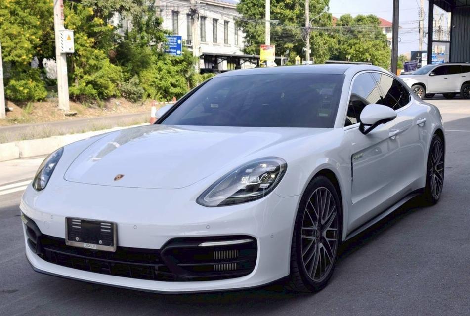 Porsche Panamera 4 E-Hybrid (AAS)